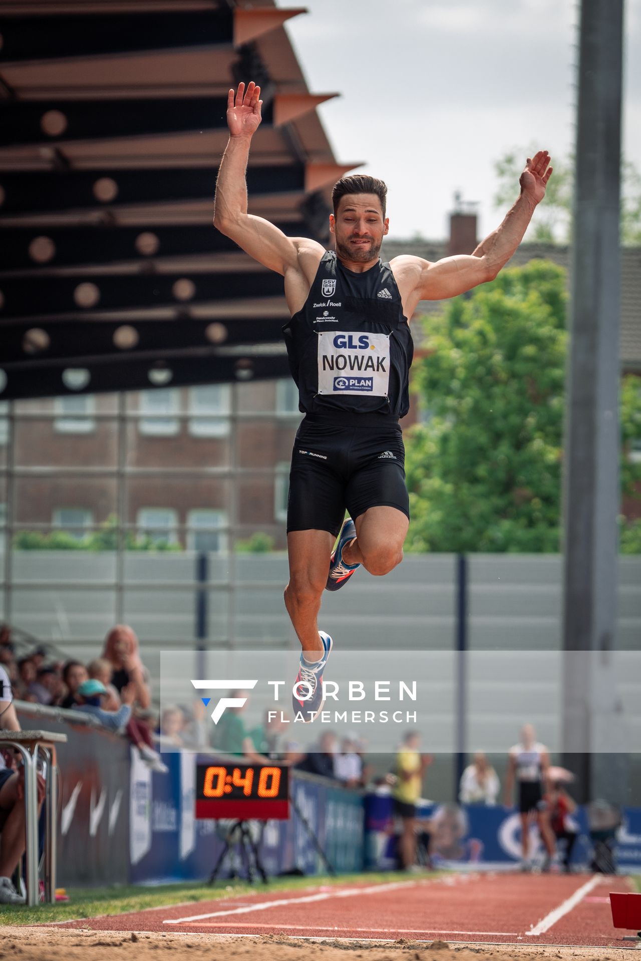 Tim Nowak (SSV Ulm 1846) im Weitsprung am 07.05.2022 beim Stadtwerke Ratingen Mehrkampf-Meeting 2022 in Ratingen